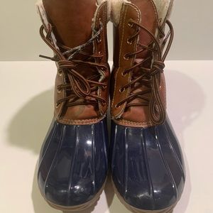 laceless duck boots